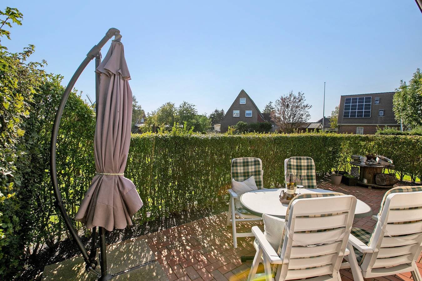 Foto 2 von 22: Ferienwohnung Seeluft Nordstrand mit privater Terrasse