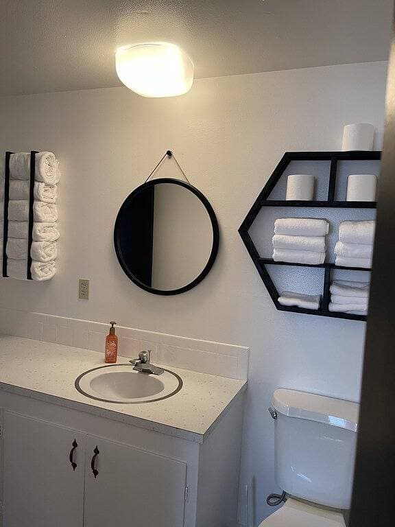 Foto 6 von 14: Downtown Retro Modern Flat, 3 blocks from the beach!