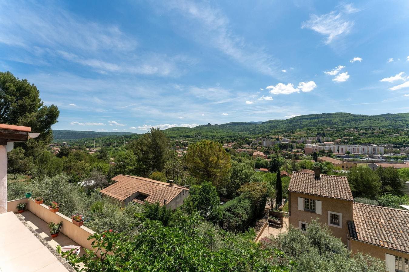 Foto 4 von 26: Ferienhaus „Villa du Soleil Levant“ mit Bergblick, WLAN & Klimaanlage