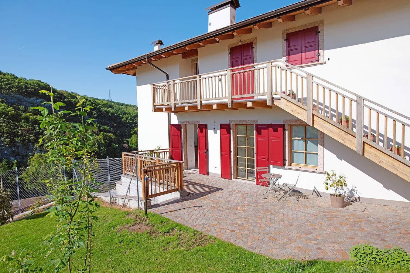 Foto 3 von 29: Ferienwohnung 'Con Giardino' mit Bergblick, Wi-Fi und Klimaanlage