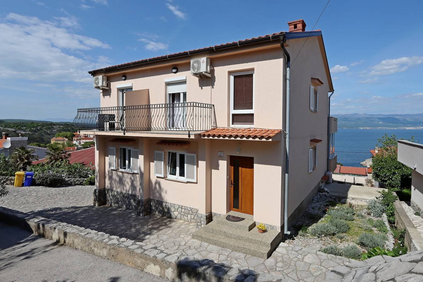 Foto 2 von 23: Zimmer mit Terrasse und Meerblick Vrbnik, Krk S-5299-a
