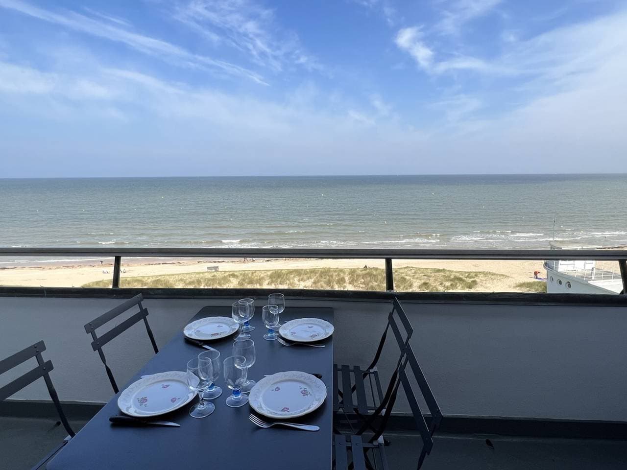 Foto 3 von 16: Studio mit Kabine und Parkplatz nahe am Strand