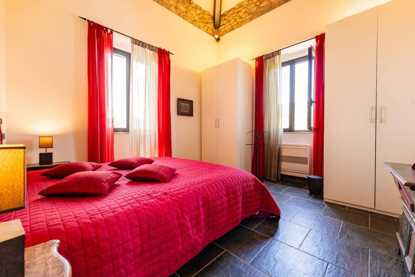 Foto 12 von 42: Villa 'Luxury Home Borgo Antico' mit Bergblick, WLAN und Klimaanlage