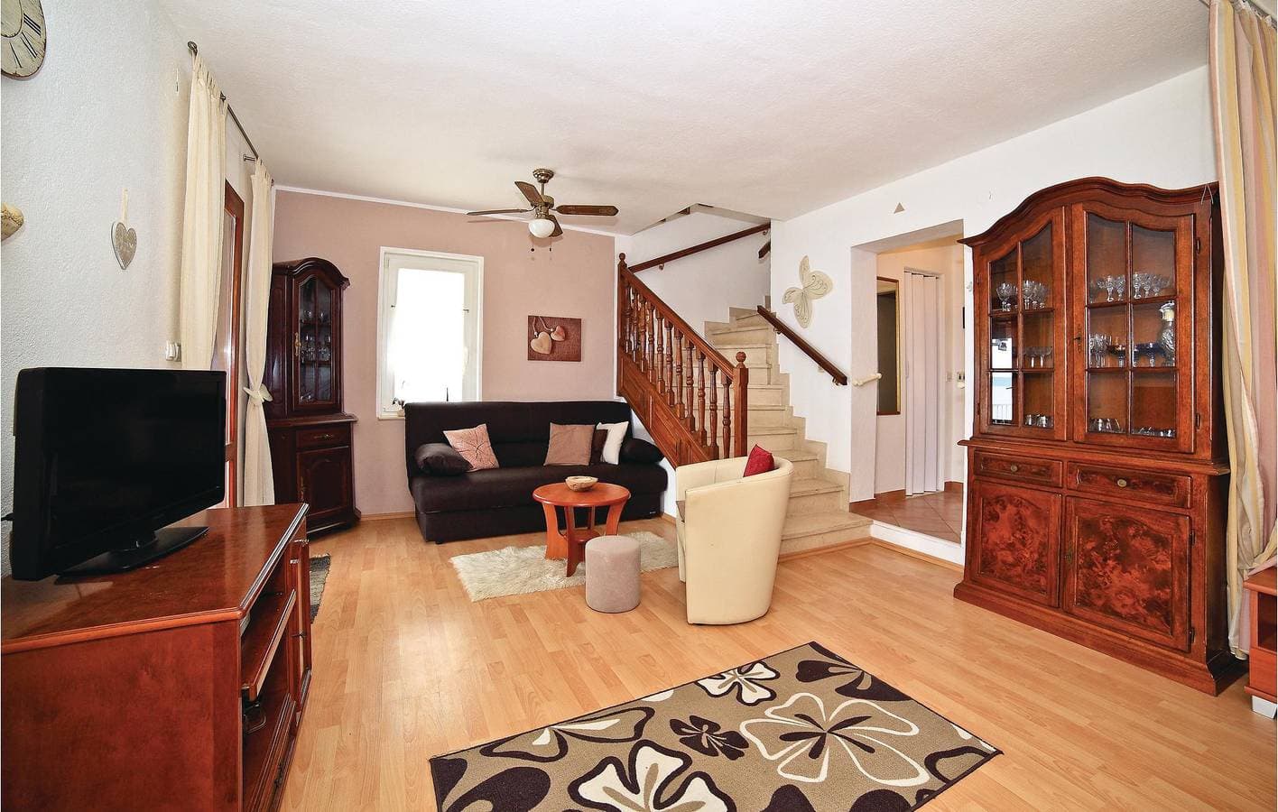 Foto 6 von 19: Gemütliche Ferienwohnung mit Terrasse, Parkplatz und WLAN in der Nähe des Strandes Uvala Bočići