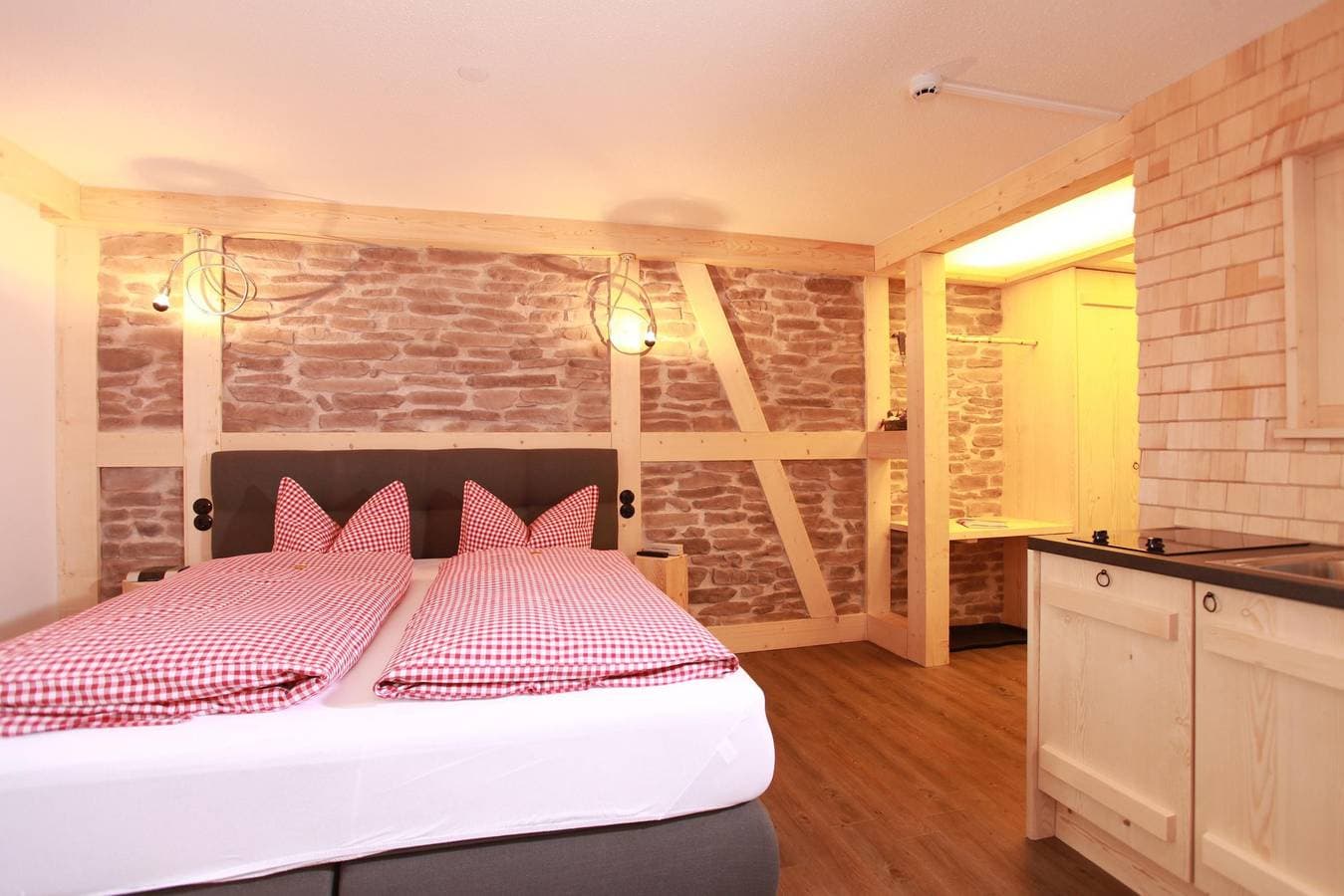 Foto 12 von 114: Doppelzimmer Alpenliebe mit Dusche, Wc, "10"
