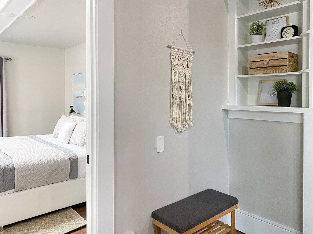 Stylish 2-bedroom Home in Downtown Vancouver 1
