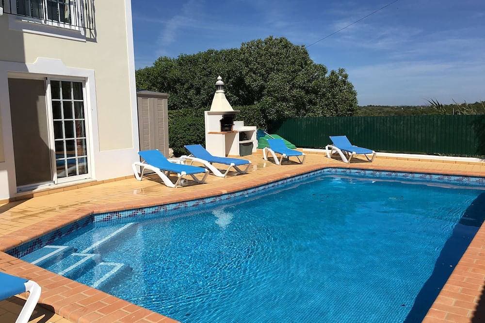 Eine beeindruckende Villa mit privatem Pool, Klimaanlage, weitläufigen Gärten und kostenfreiem WLAN 1