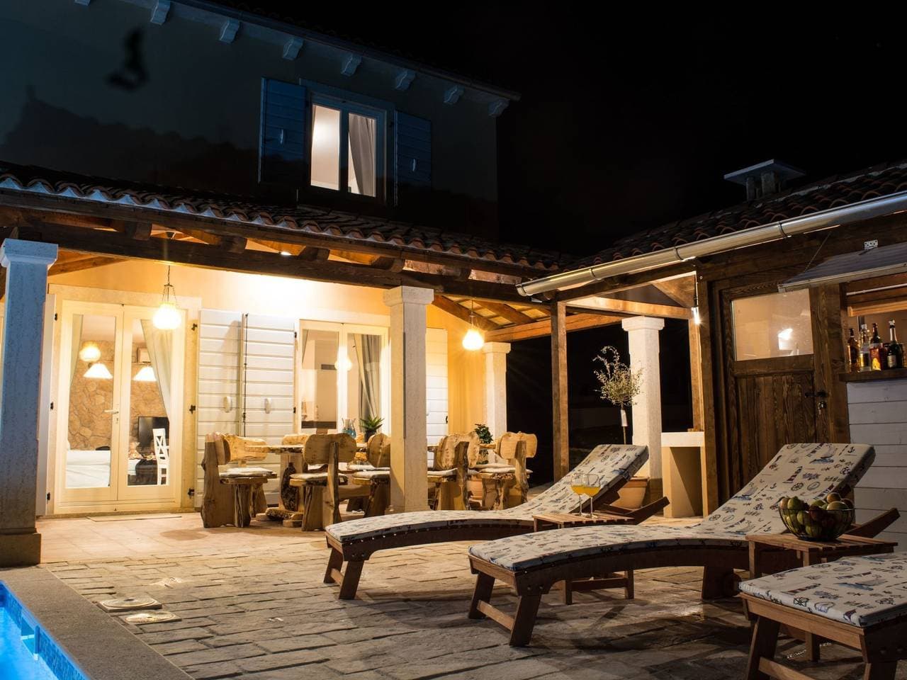 Foto 4 von 49: Nettes Ferienhaus in Smoljanci mit Privatem Pool