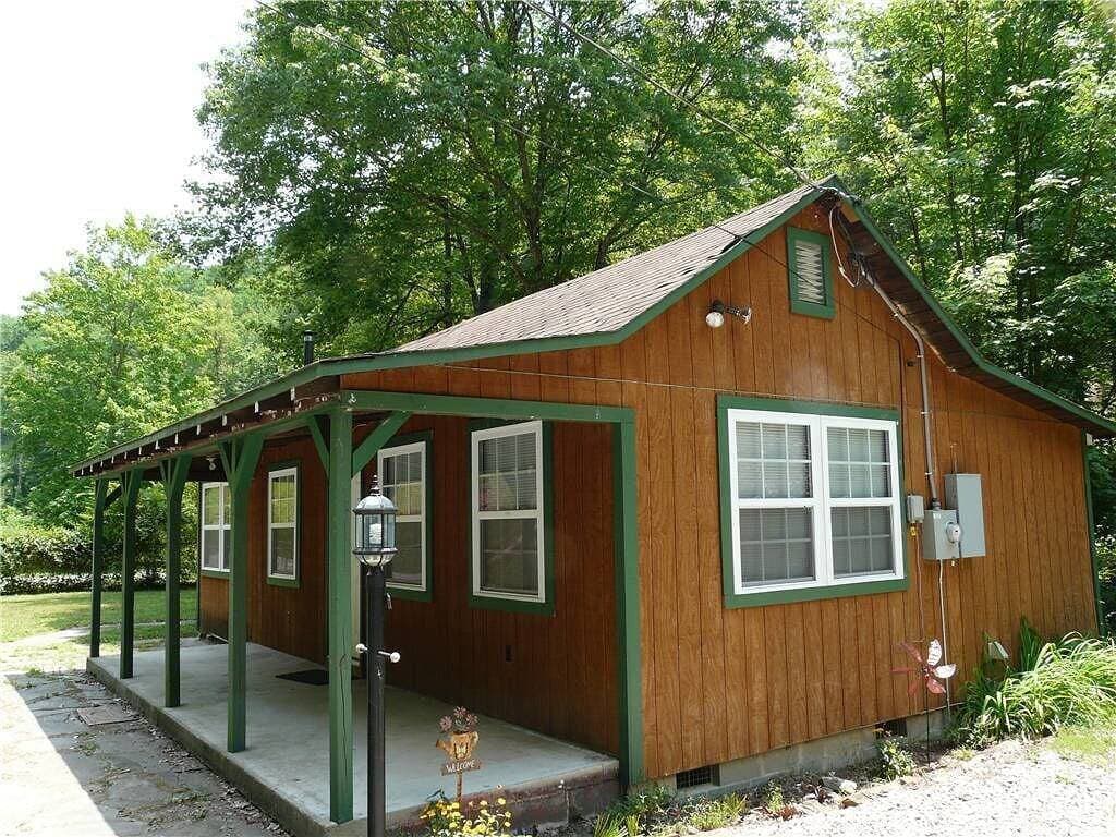 Die Hütte liegt direkt am Bach mit eigenem Zugang zum Wasser! 1