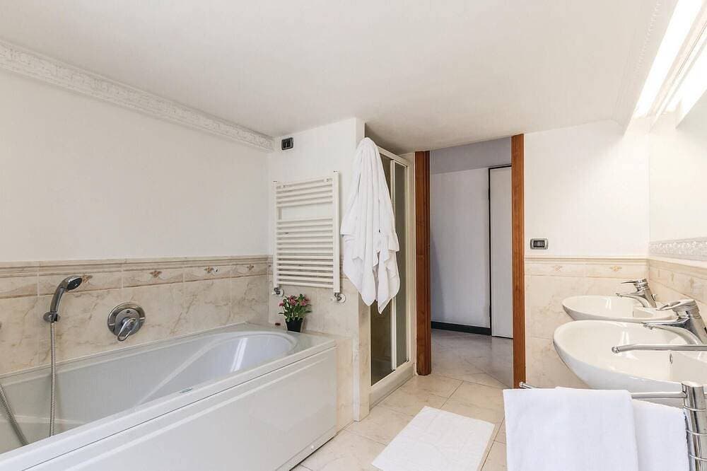 Foto 7 von 29: Stunning apartment in Rapallo Ge with swimming pool