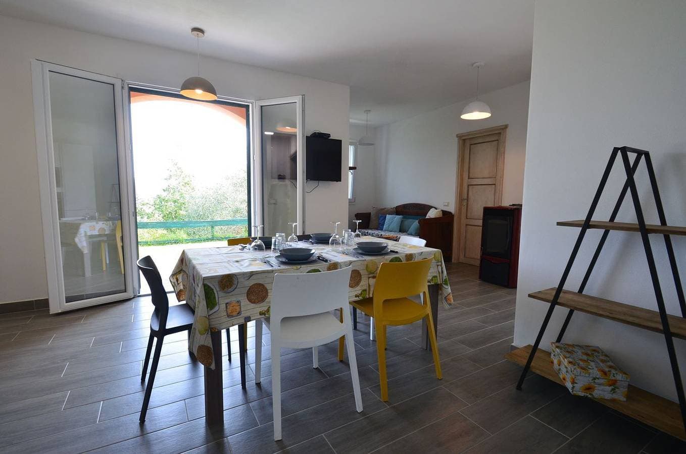 Foto 12 von 28: Alleinstehendes Ferienhaus mit Pool und Garten in Panoramalage