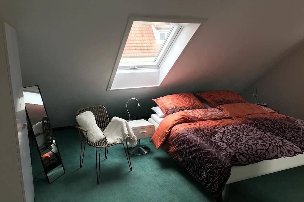 Foto 2 von 7: Großzügige, moderne Ferienwohnung (53qm) in ruhiger Lage mit Panoramablick über das Taubertal