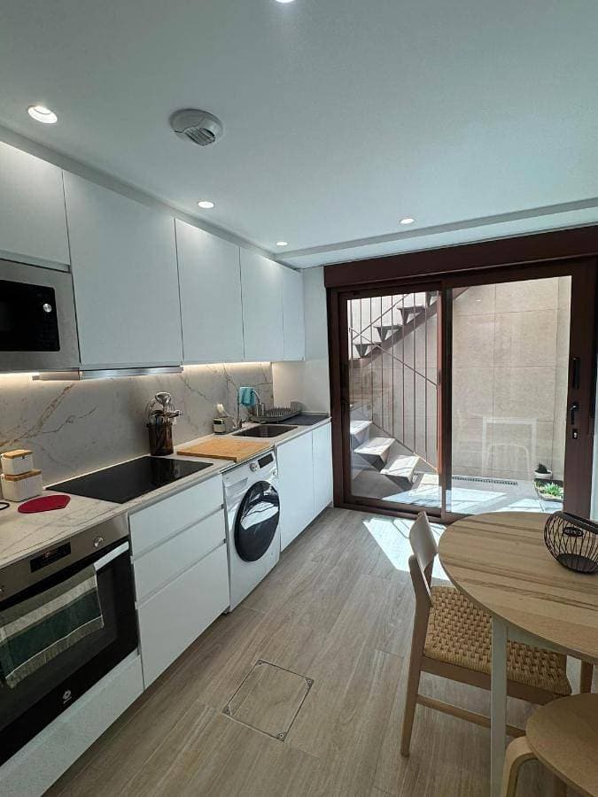 Foto 4 von 20: Family Room with Bathroom