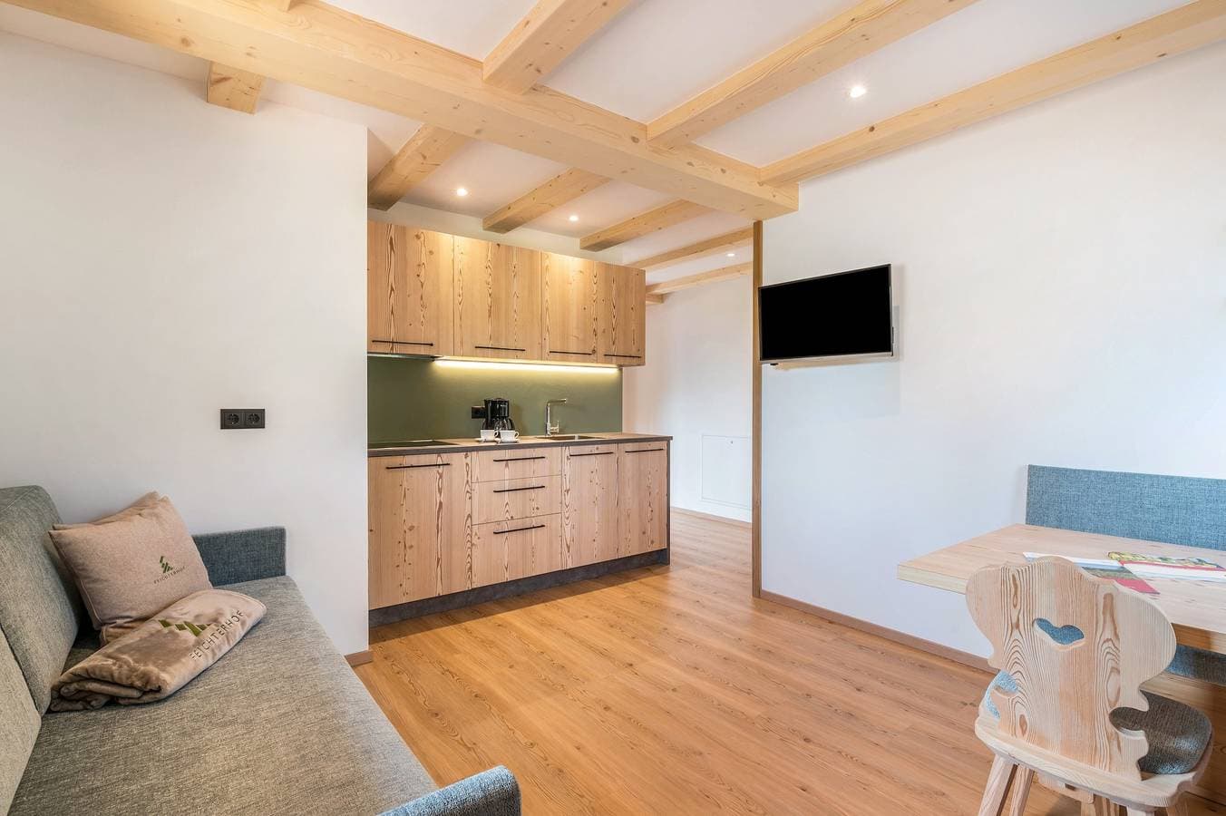 Foto 9 von 33: Ferienwohnung 'Larch' mit Bergblick, Gemeinschaftsgarten und WLAN