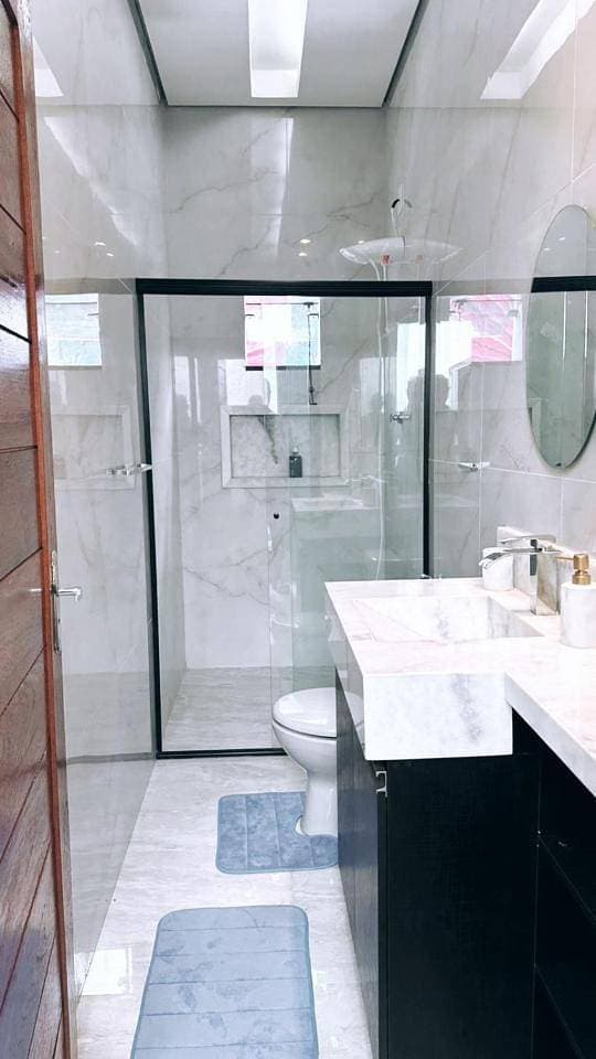 Foto 7 von 9: Family Room with Shared Bathroom