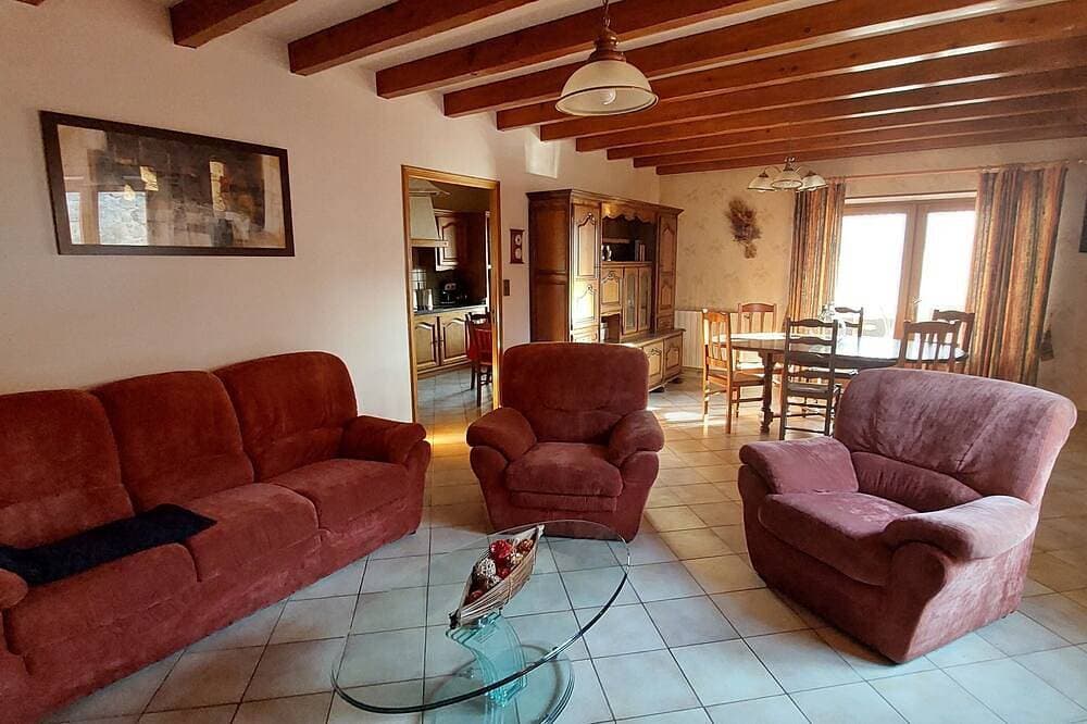 Foto 12 von 30: Spacious stone house nestled in a small hamlet