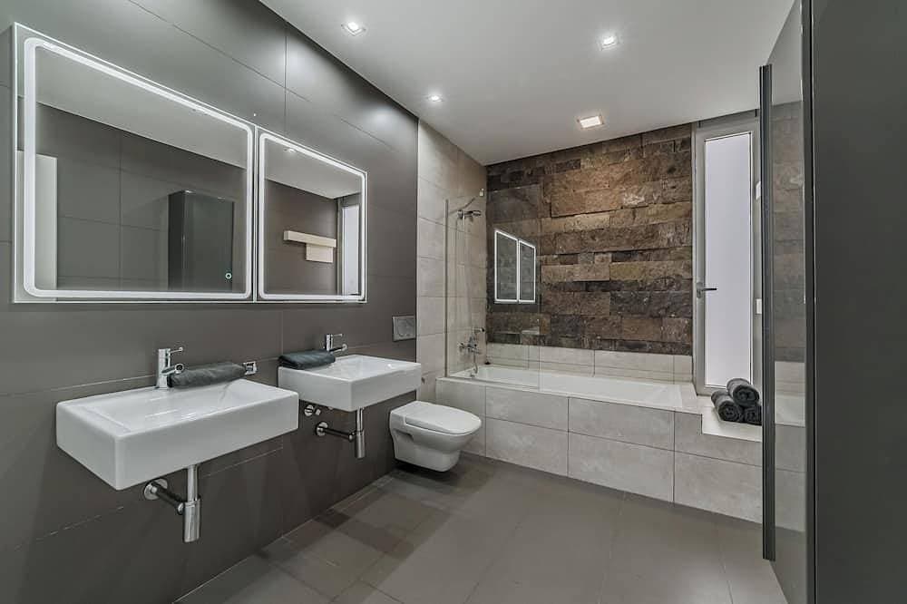 Foto 8 von 28: Moderne 5-Zimmer-Villa in El Duque, beheizter Pool, WLAN, nur 250 m vom Strand entfernt