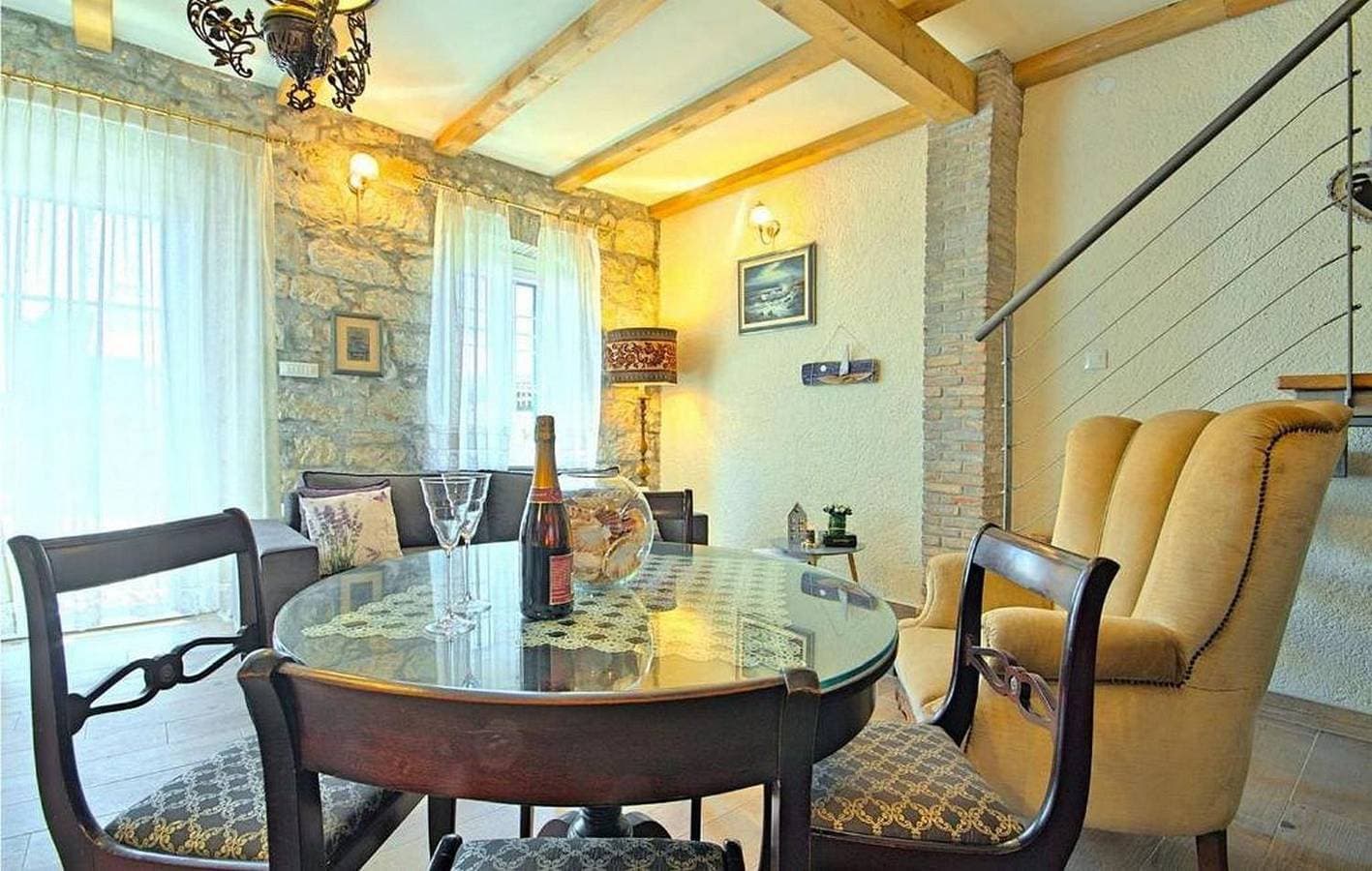 Foto 8 von 38: Rustikales Steinhaus nur 300 Meter zum Strand mit Meerblick, Grill, Terrasse