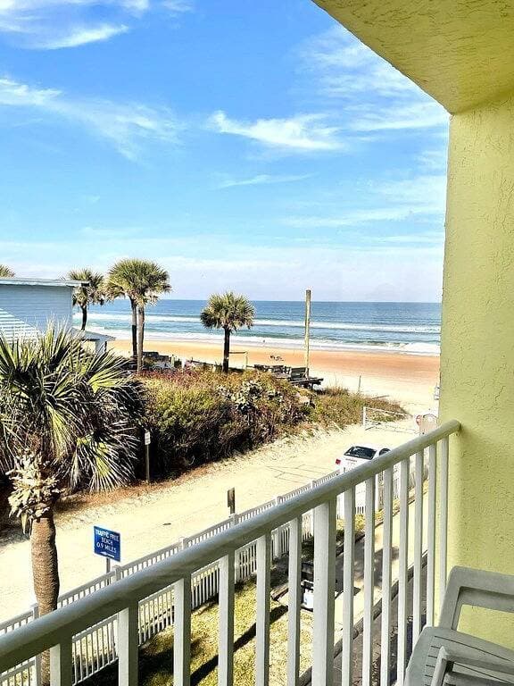 Foto 7 von 16: Coastal Cozy - Ocean View at Symphony Beach Club