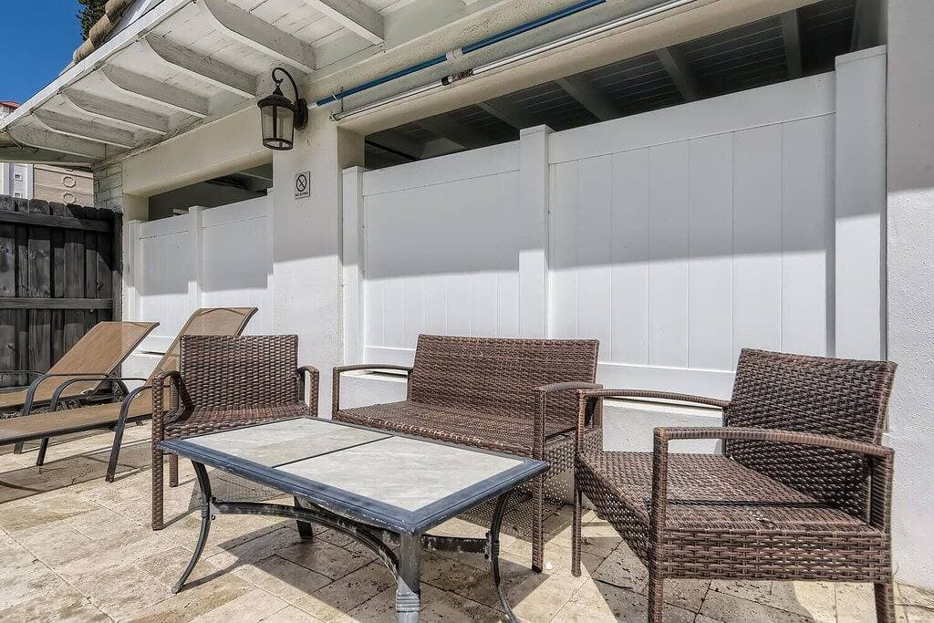 Foto 11 von 39: 🌴🐠🍹Tropical Beachside Pool House!  Live your best life!