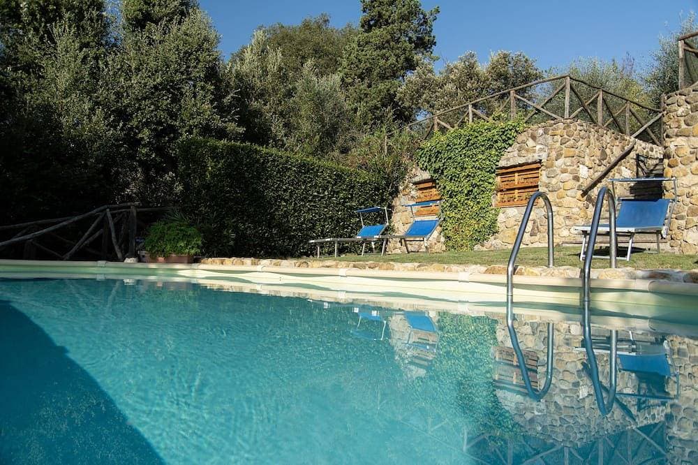 Farmhouse in the greenery of the Tuscany countryside with private pool and view 1