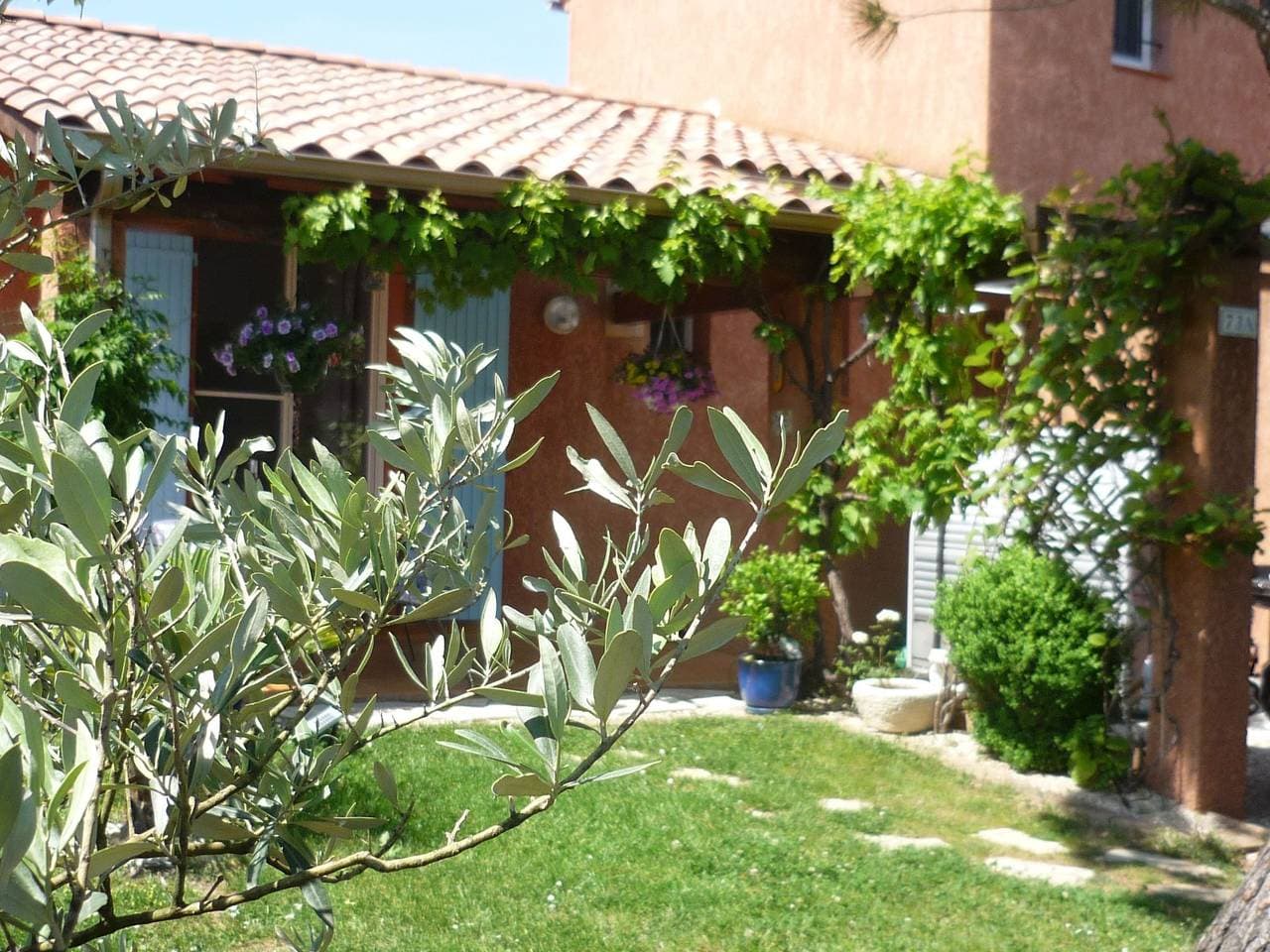 Foto 5 von 27: Gemütliche Ferienwohnung mit Pool und Garten, 2 km von Pierrevert entfernt