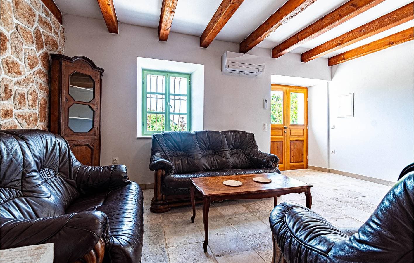 Foto 9 von 45: Moderne 170 m² große Wohnung mit Pool, Terrasse und 2,5 km Entfernung zum Strand