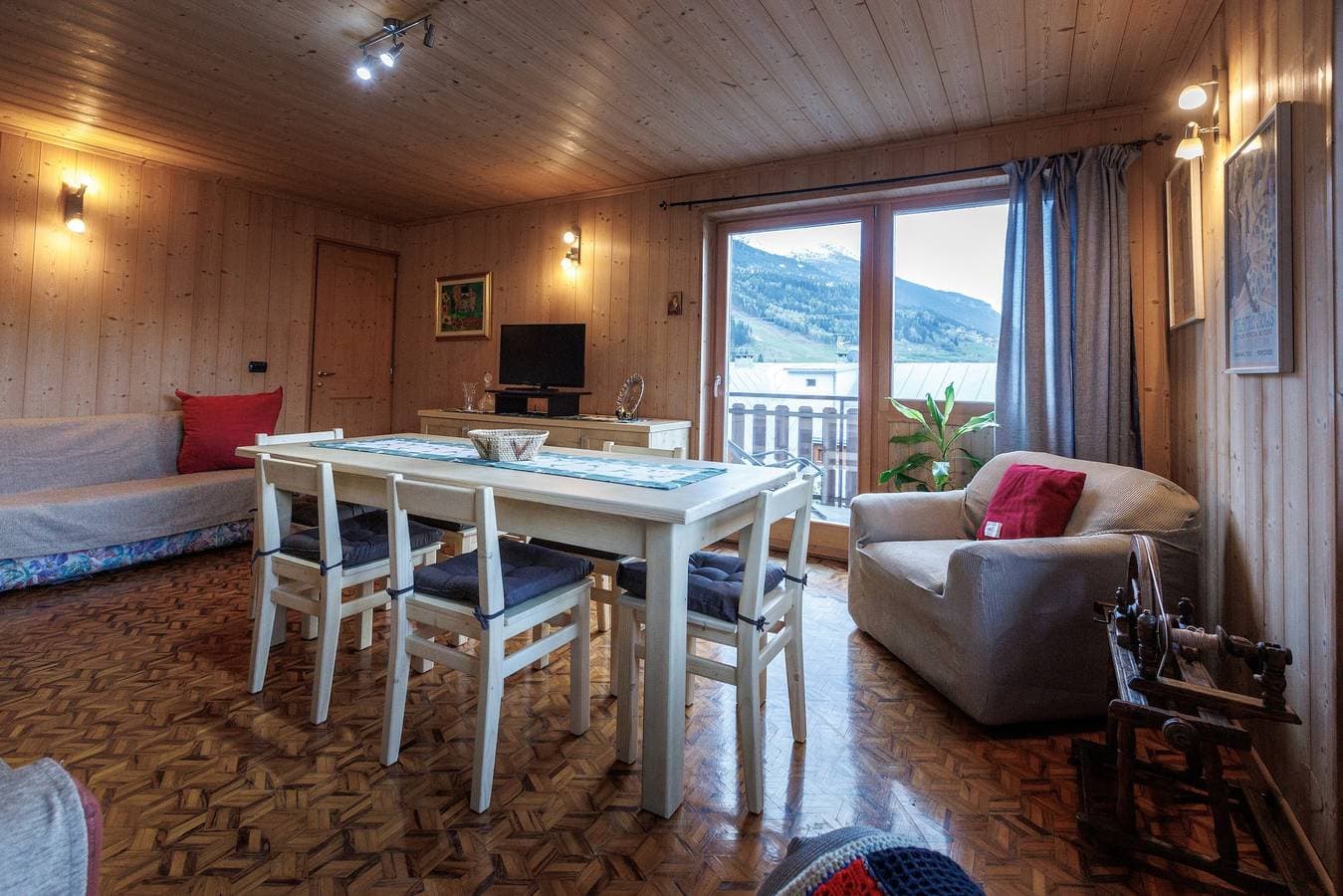 Foto 9 von 37: Chalet 'Beppe' mit Bergblick, Gemeinschaftsgarten und WLAN