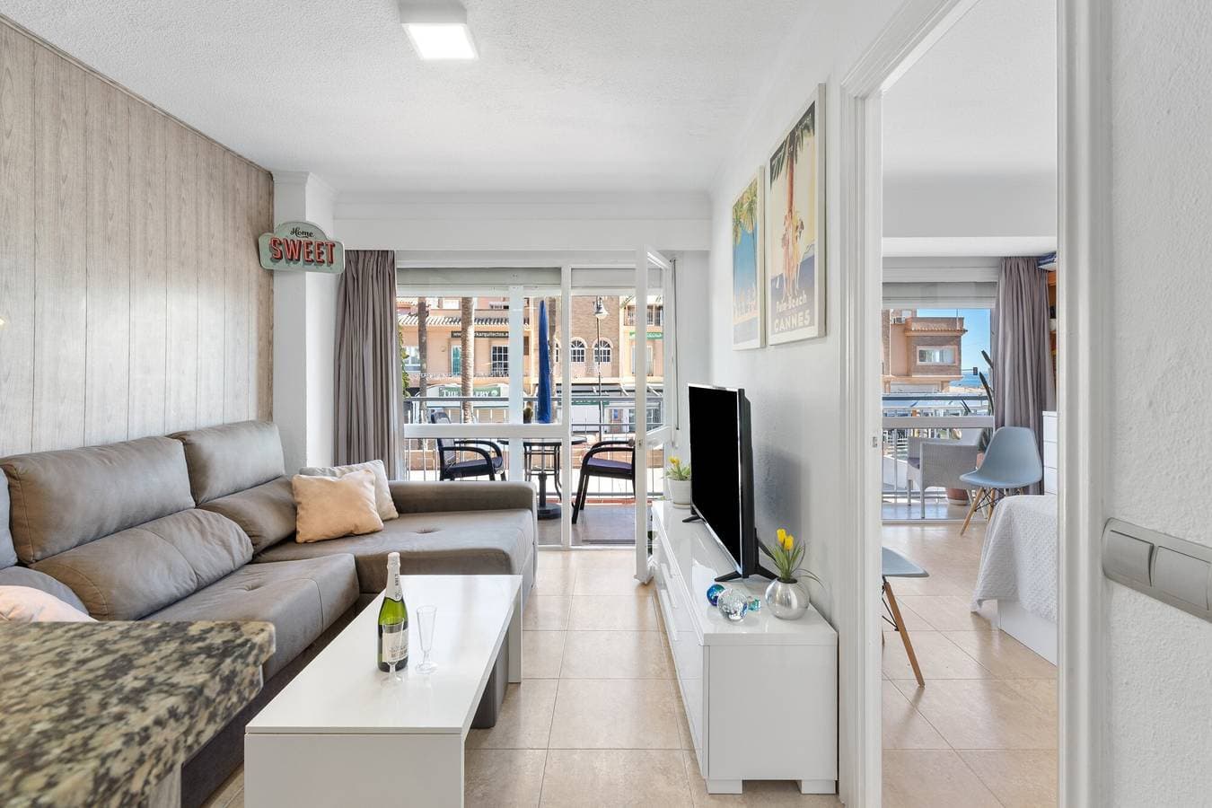 Foto 8 von 20: Apartment 'Beachfront' mit Gemeinschaftspool, WLAN und Klimaanlage