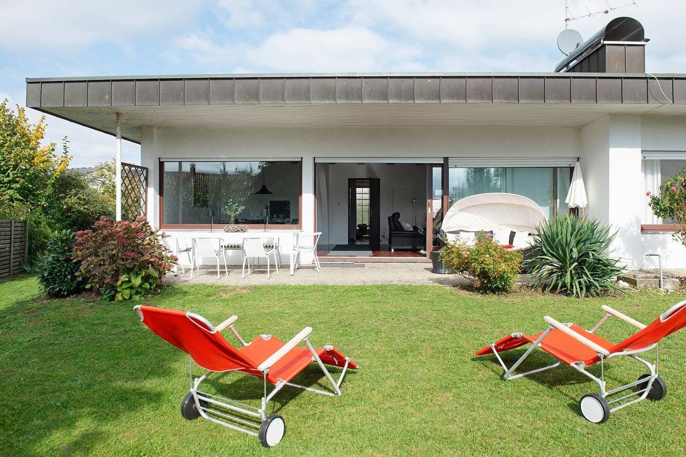 Foto 4 von 33: Bodensee Bungalow - Ferienwohnung 'Souterrain' mit Privatterrasse, Gemeinschaftsgarten und Wi-Fi