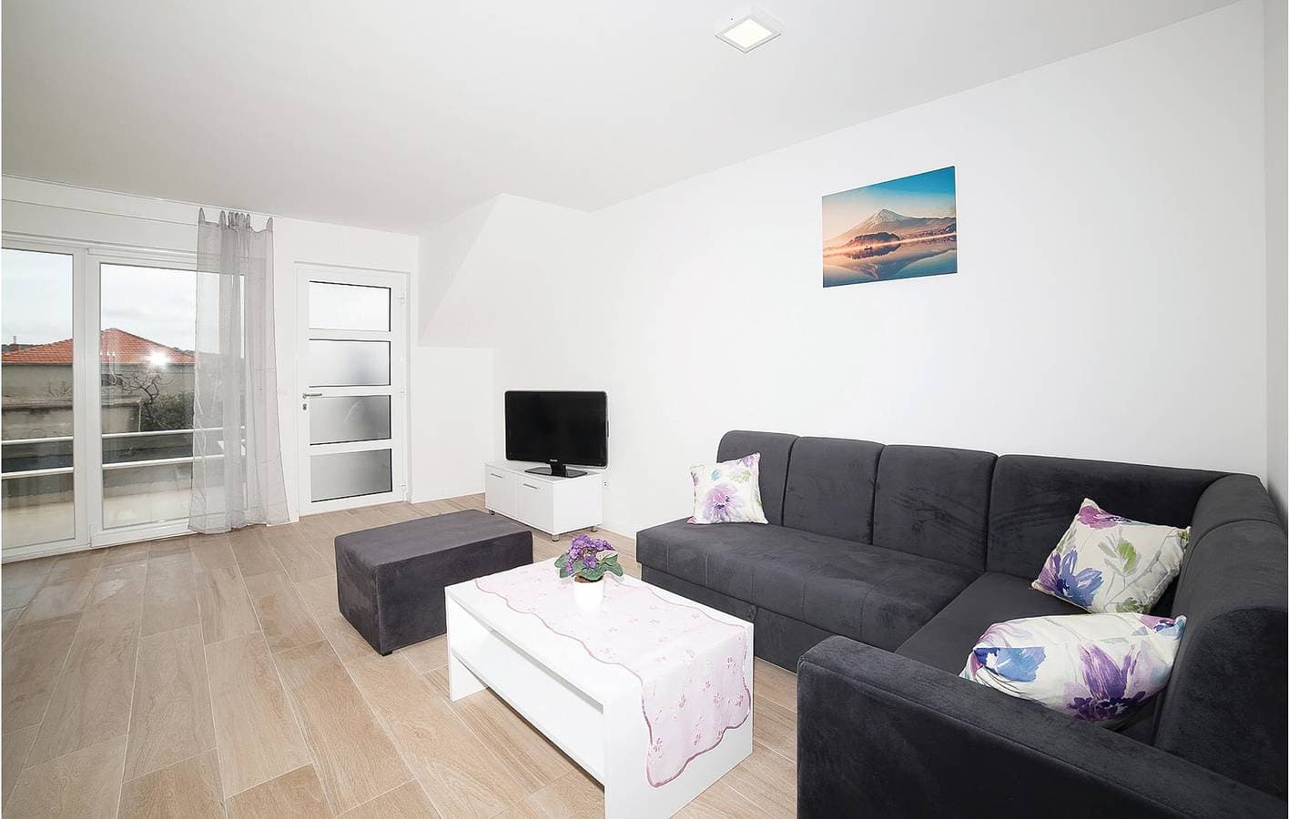 Foto 4 von 17: Gemütliches Apartment mit Meerblick, Terrasse, Parkplatz und WLAN – 2 km vom Strand entfernt