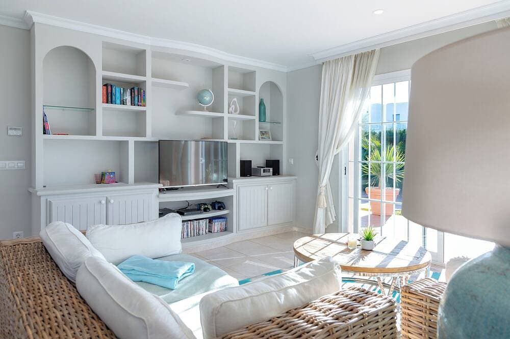 Foto 4 von 30: Ihre Traumvilla mit 4 Schlafzimmern, Garten, Pool, Klima und 10 Min. bis Palma