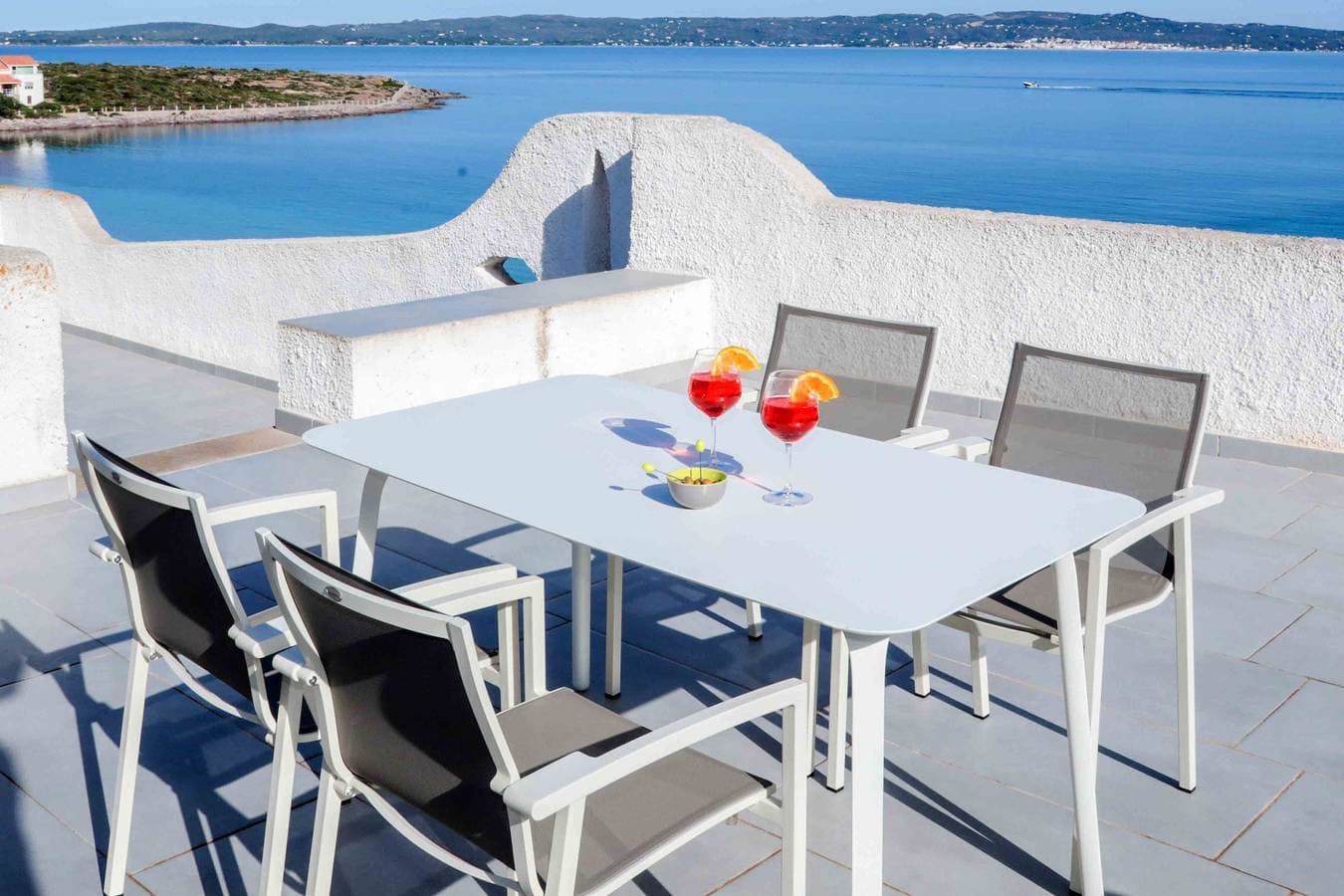 Foto 3 von 31: Luxury Beachfront Villa Kaleidos