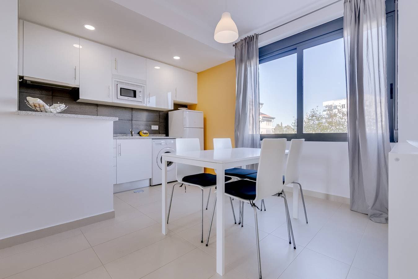 Foto 2 von 16: Yellow Studio Apartment