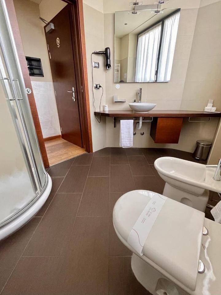Foto 10 von 18: Standard Double or Twin Room