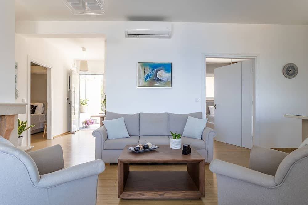 Foto 11 von 30: Steliana's House -Ground Floor Apartment with Private Pool