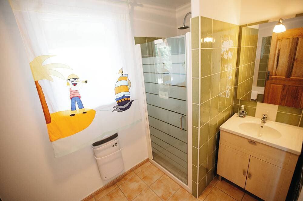 Foto 9 von 30: Villa Fanny - Private Pool and Spa in Joyeuse, Ardèche. Ideal for families!