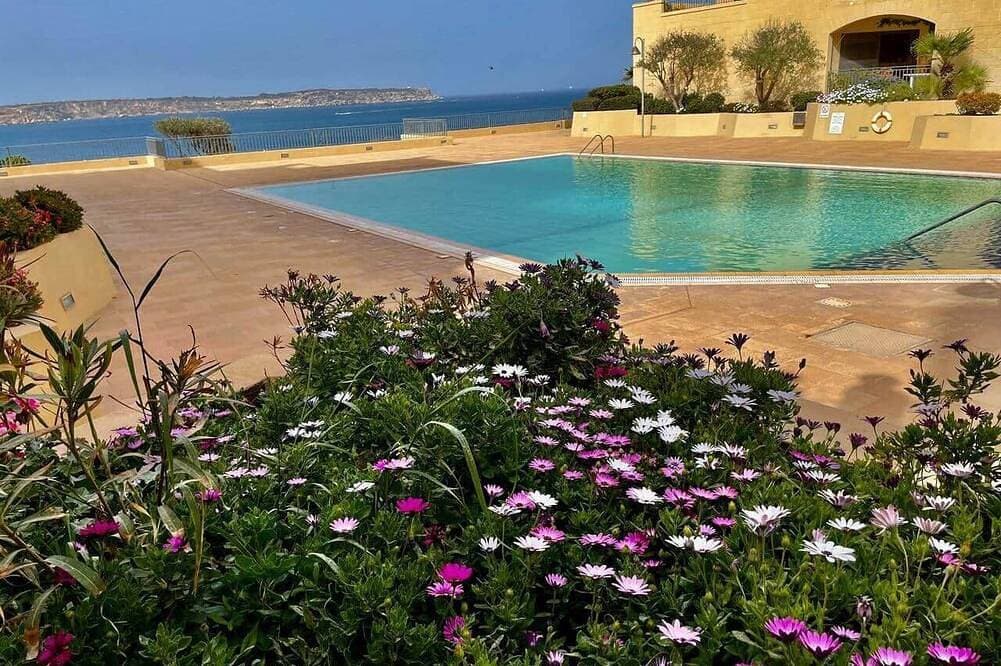 Superb Sunny Seafront Luxus-Apartment mit Pool und herrlichem Meerblick 1