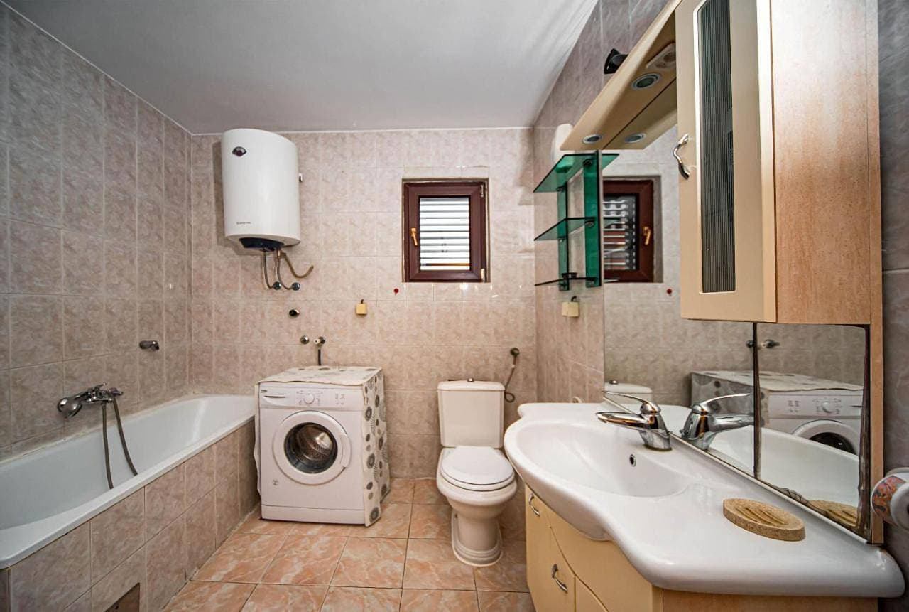 Foto 8 von 24: Double Room with Shared Bathroom