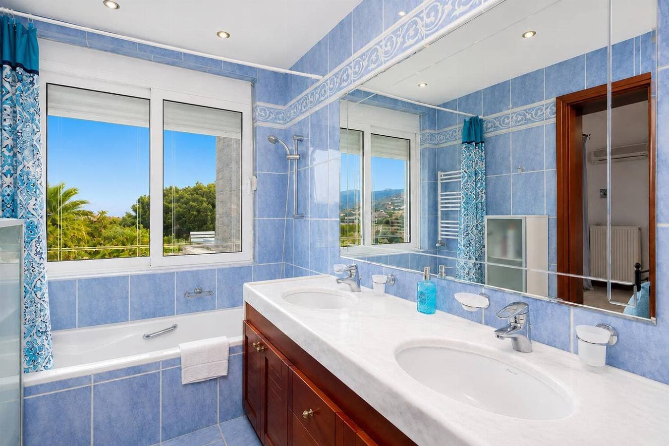 Foto 13 von 28: Villa für 10 Personen mit Balkon