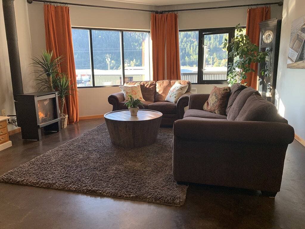 Foto 7 von 28: Charming & Inviting Railtown Suite - Walk Überall!