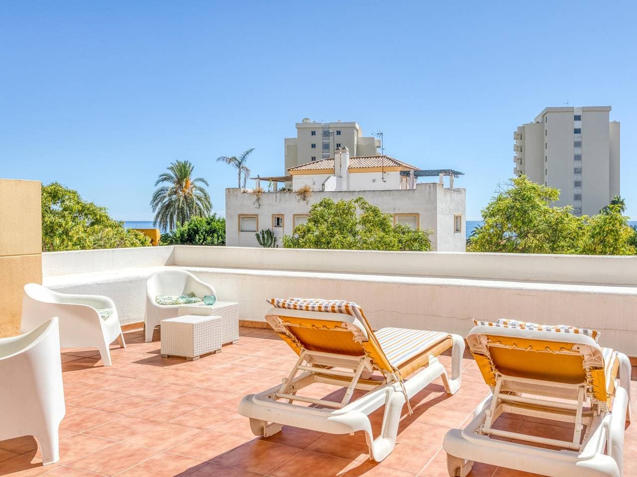 Moderner Komfort in Estepona: Terrasse, Pools, Klimaanlage und WLAN 1