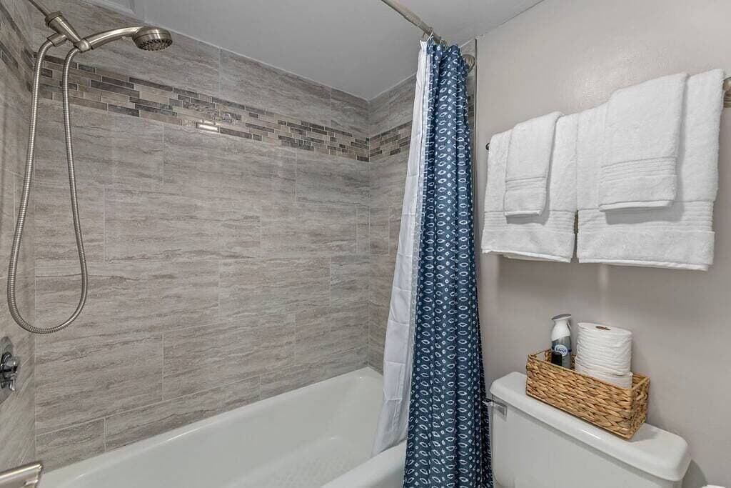 Foto 5 von 46: Renovated Condo with Gorgeous Ocean Views
