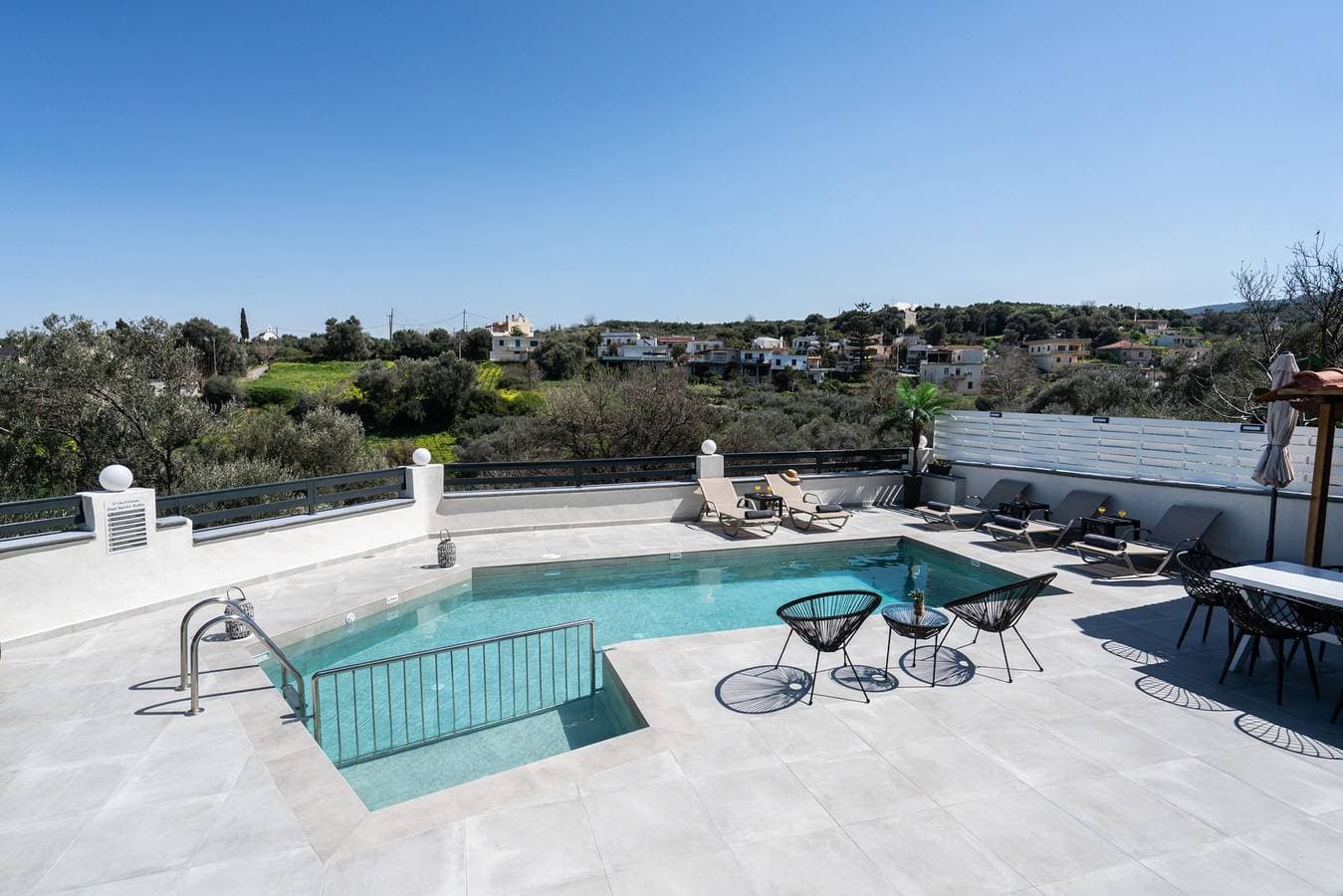 Foto 4 von 33: Villa für 8 Personen mit Balkon