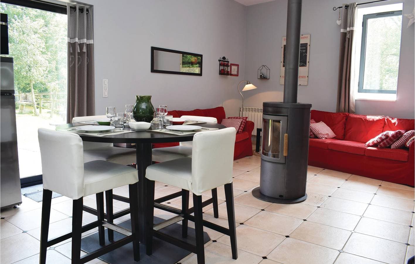 Foto 5 von 32: Charmante 2BR Apt in der Nähe von Auxais & La Taute