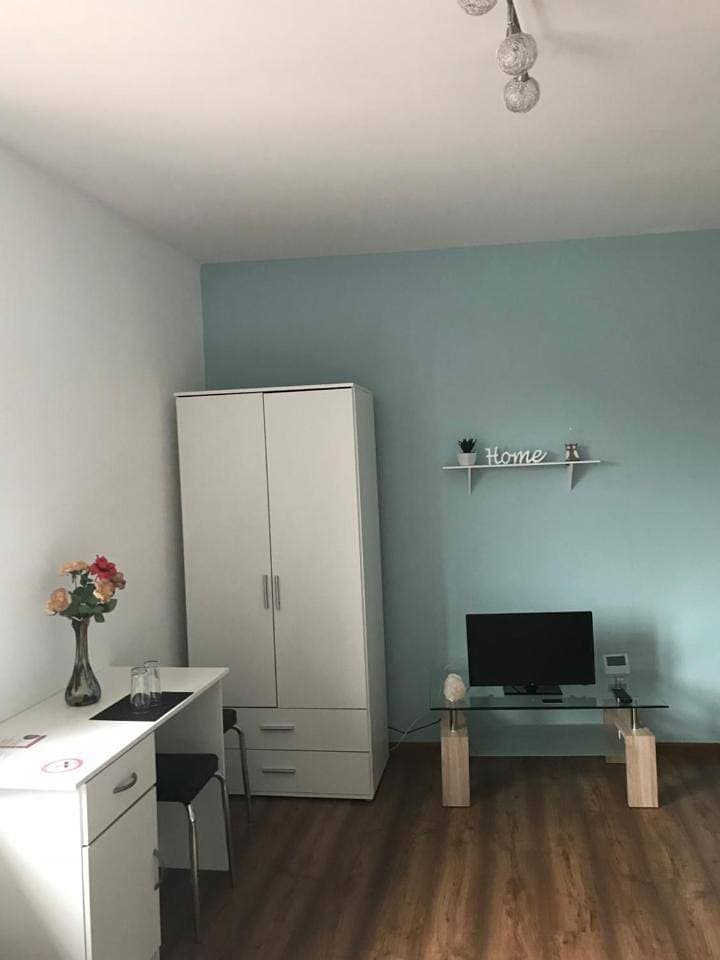 Foto 7 von 10: Family Room with Bathroom