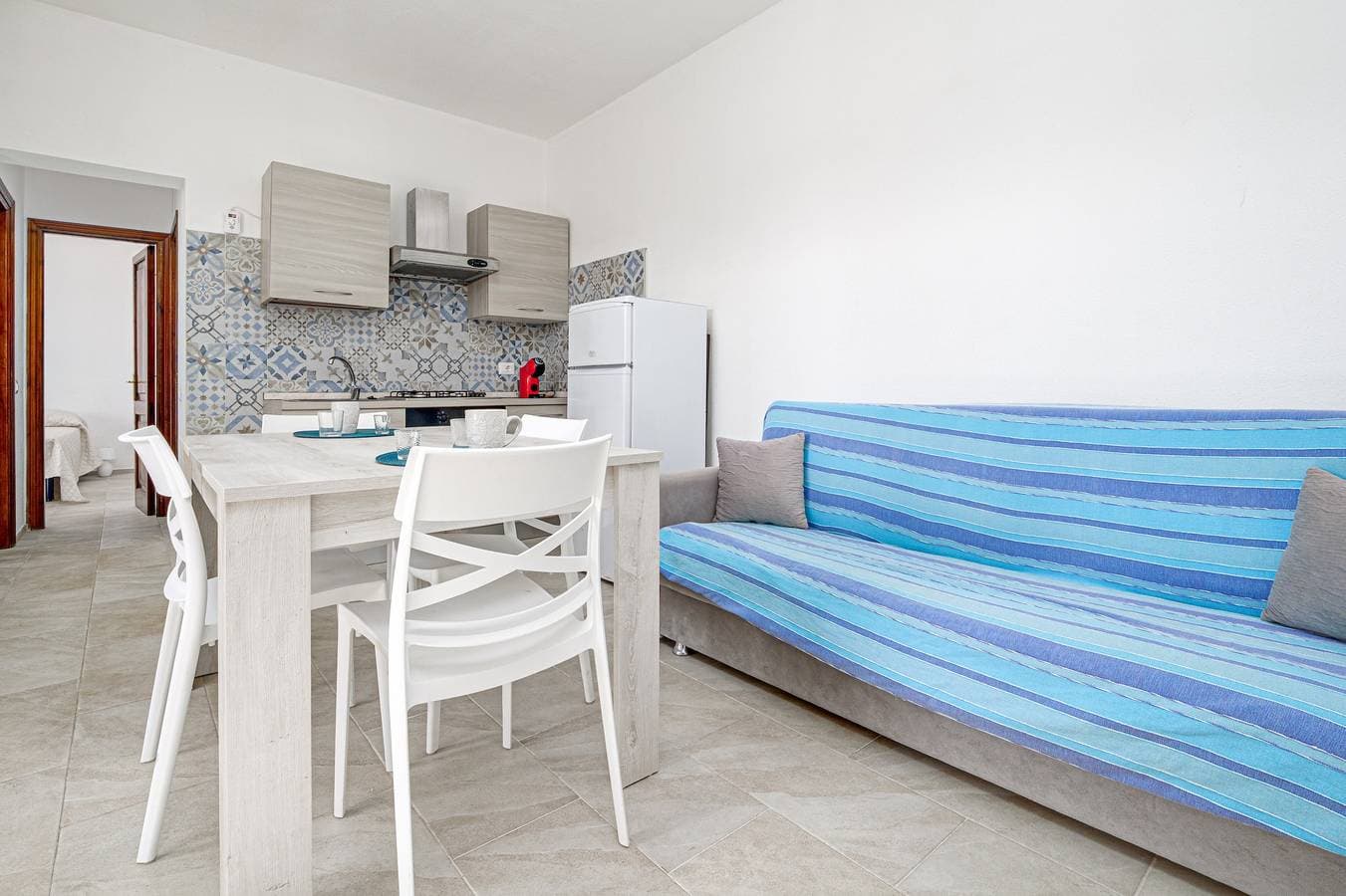 Foto 4 von 21: Apartment 'Brezza Marina - Garden' mit privater Terrasse, WLAN und Klimaanlage