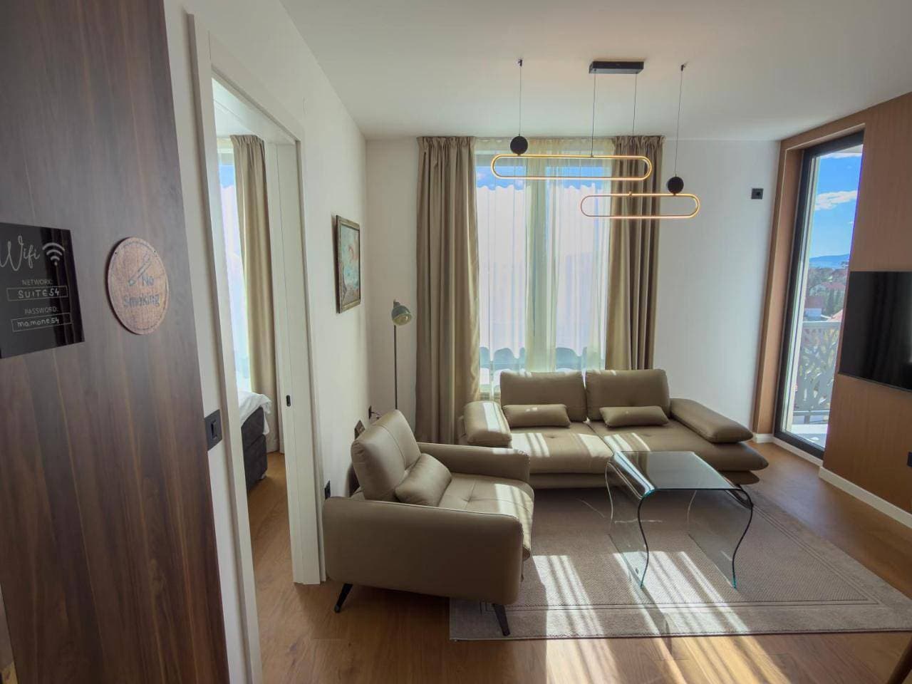 Foto 8 von 85: One-Bedroom Apartment with Balcony