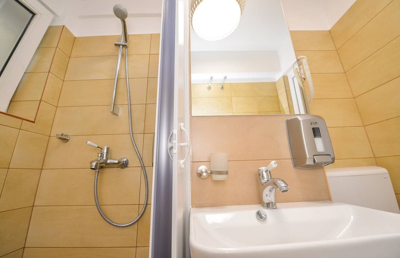 Foto 10 von 18: Elegance Studio – Cismigiu-Gärten – Flachbildfernseher – kostenloses WLAN – Pano