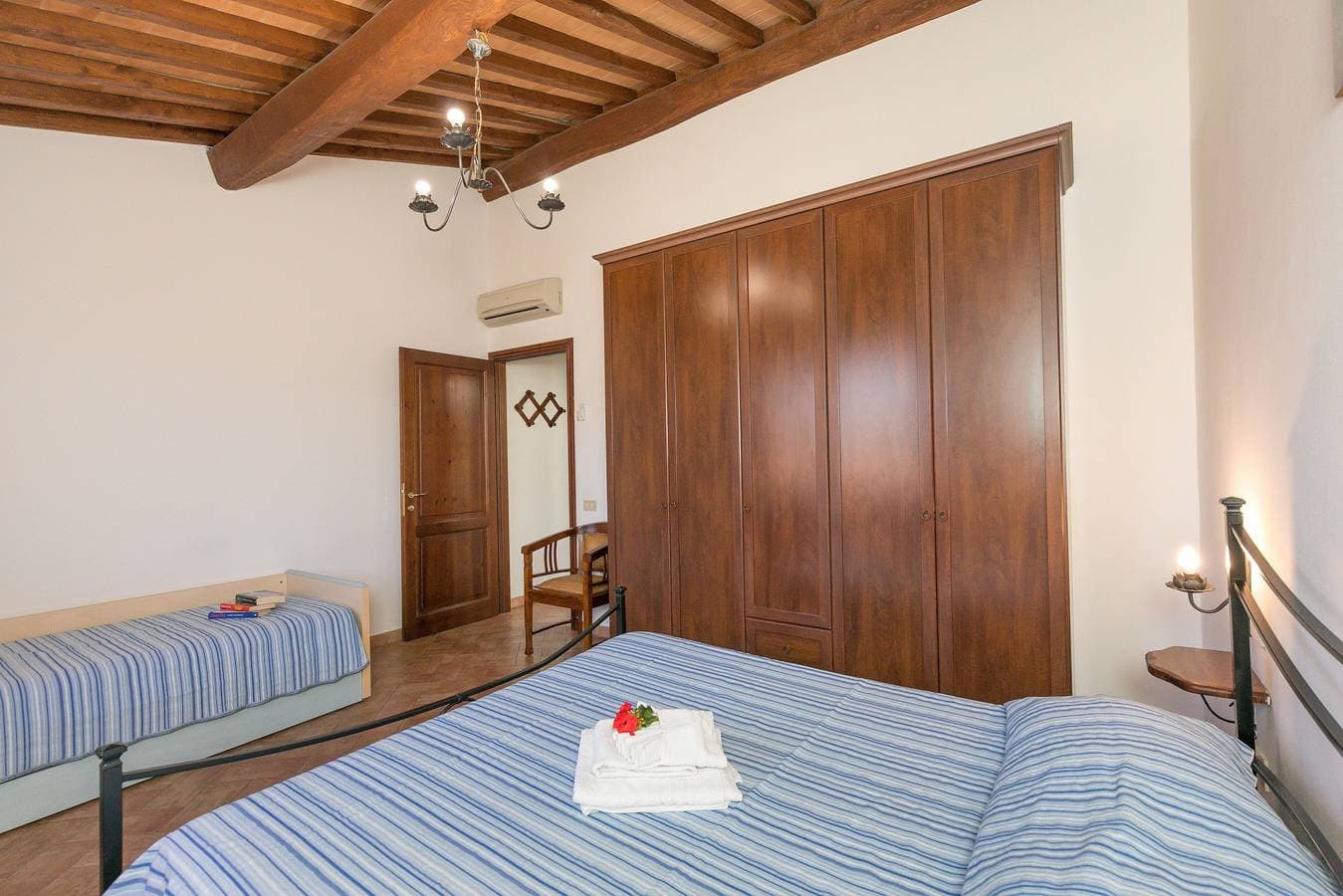 Foto 12 von 27: Bauernhof "Il Pino - Tiglio" mit Gemeinschaftspool, privater Terrasse und WLAN